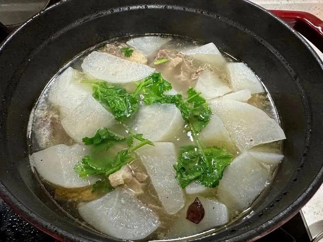 冬日暖汤｜无敌香甜软糯的广东清炖白萝卜牛腩汤，降温吃它太舒服了