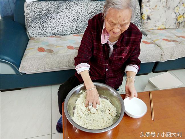 老奶奶教您臊子面的做法，面白薄筋光，油汪酸辣香，成人一次能吃30碗