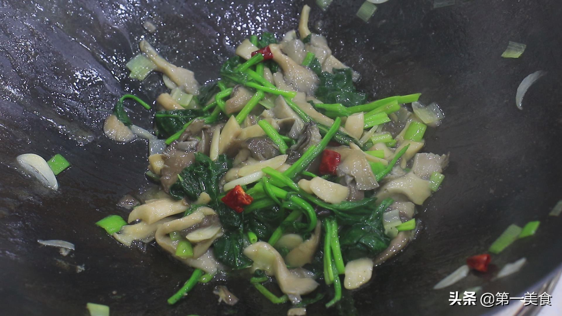 “青炒平菇”千万别直接下锅炒，学会这个清炒平菇的家常做法，没肉也好吃