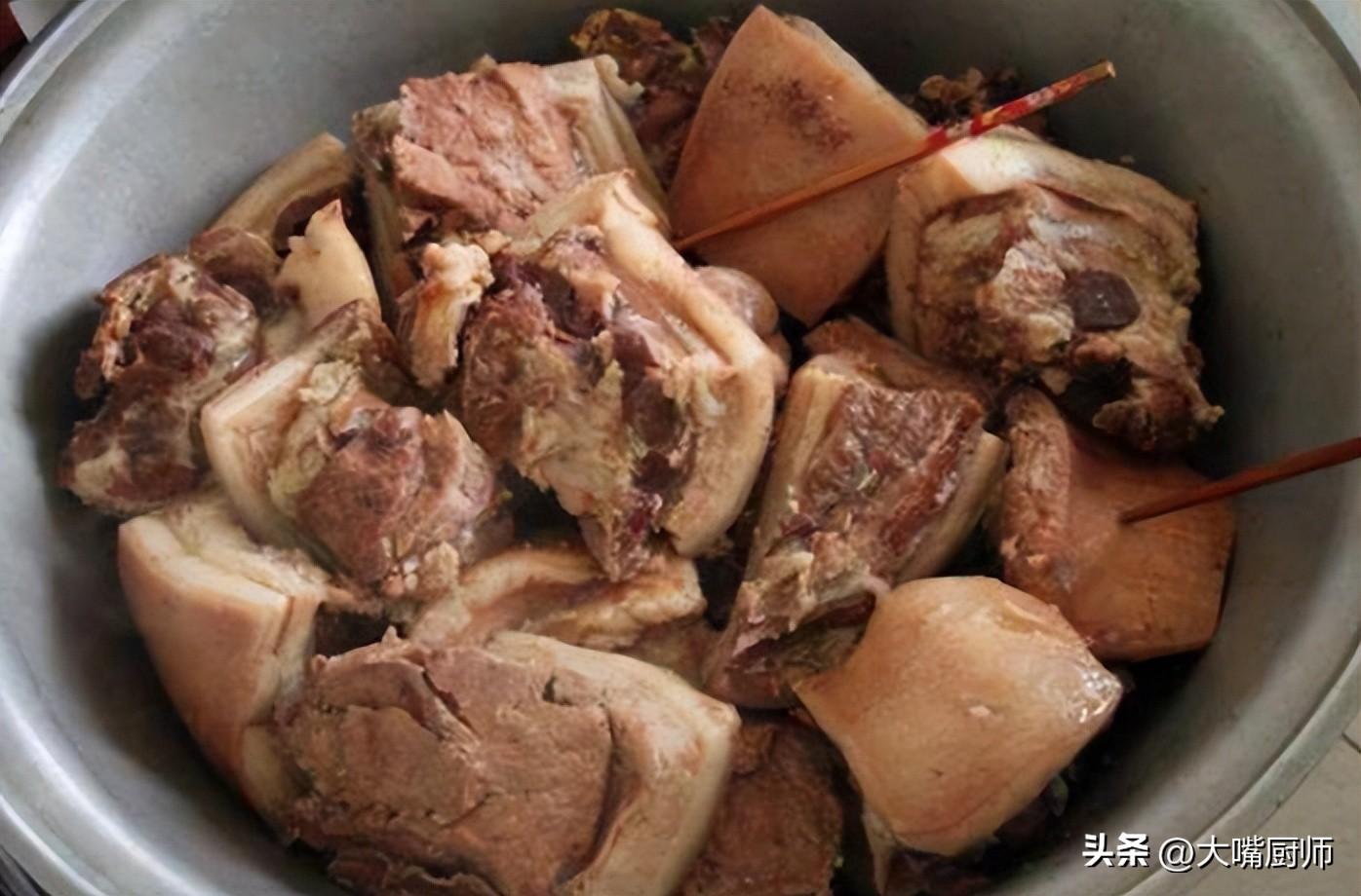 炖肉的家常做法 它是“肉腥味”的克星，炖猪肉放一勺，出锅软烂鲜香，没牙也能吃