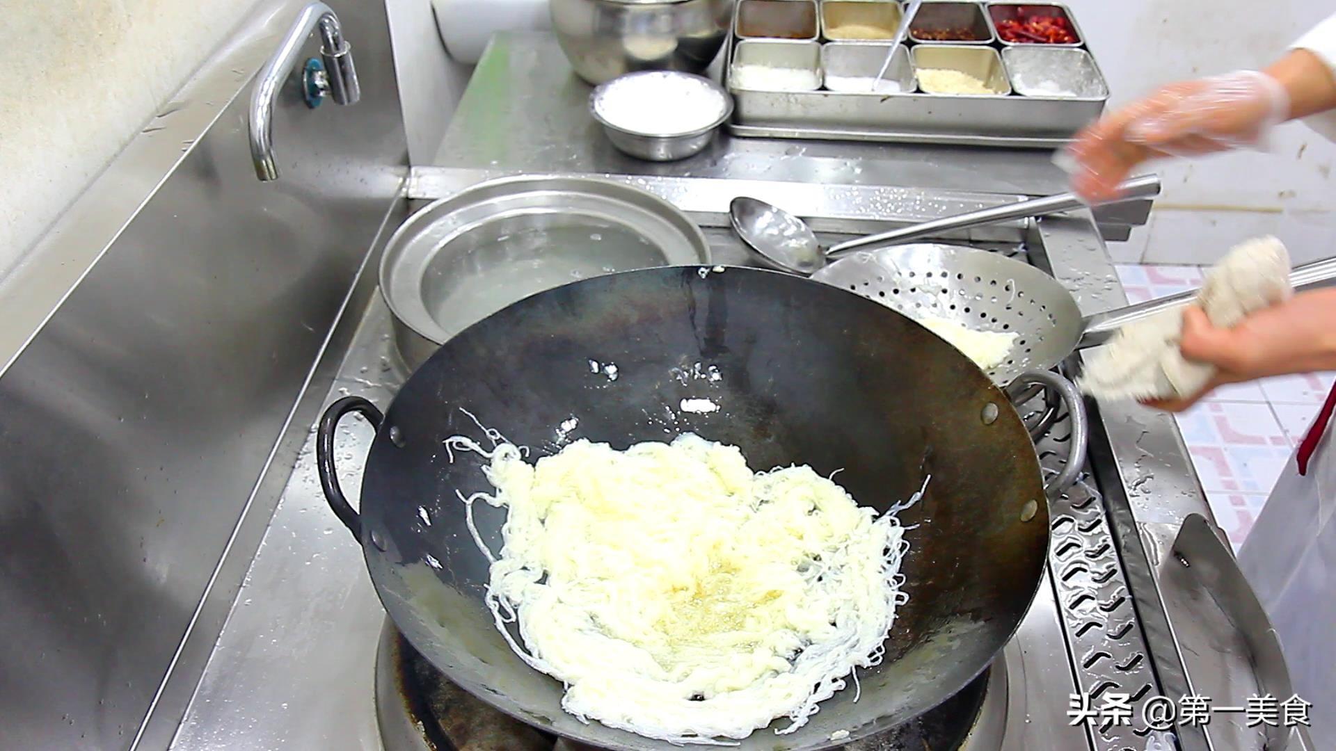 厨师长教你家常炒米粉的做法 ，简单易做，学会以后在家就能做