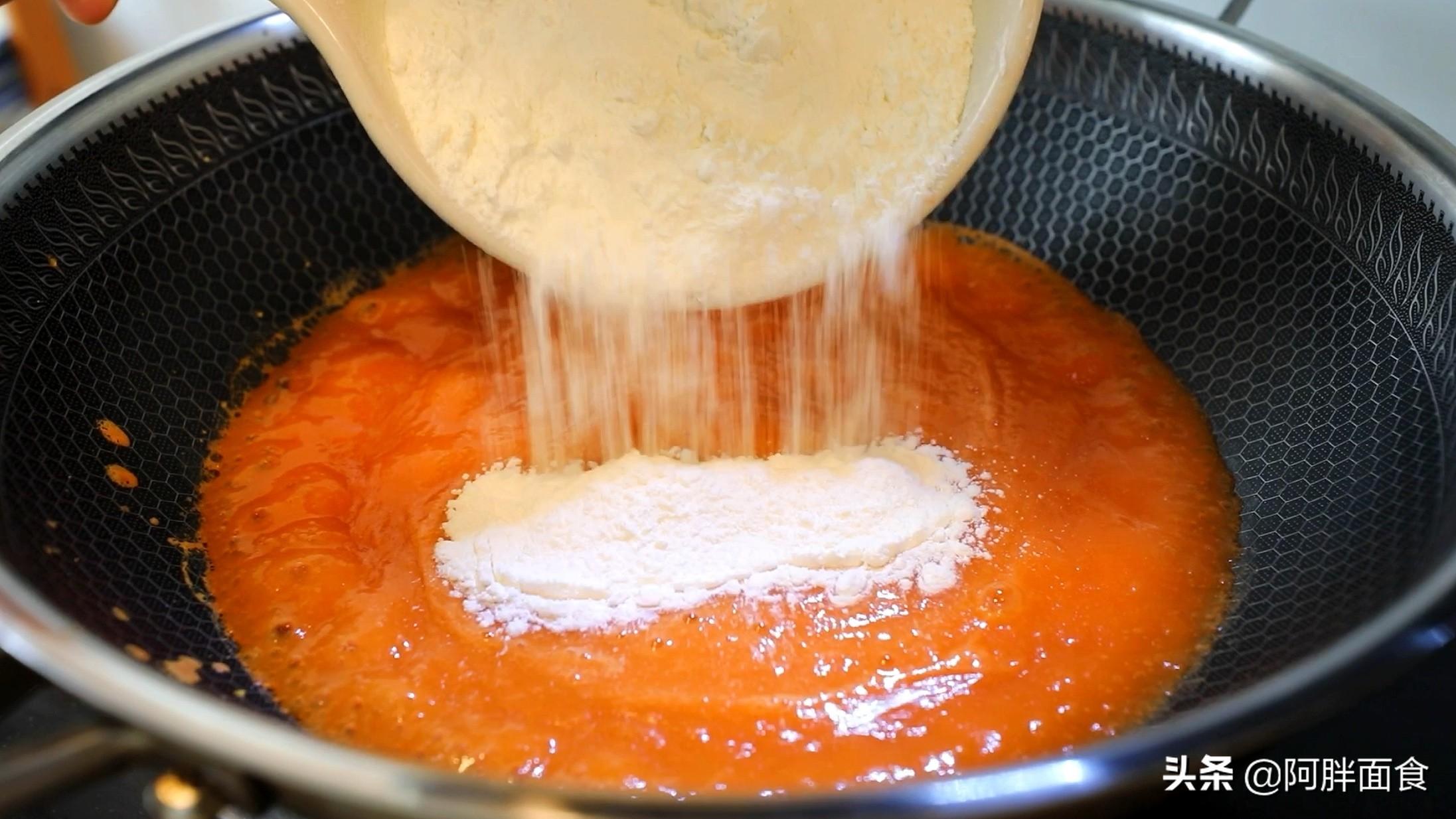 红薯加面粉简单做法 ，不用油炸就酥脆，咬一口还流沙