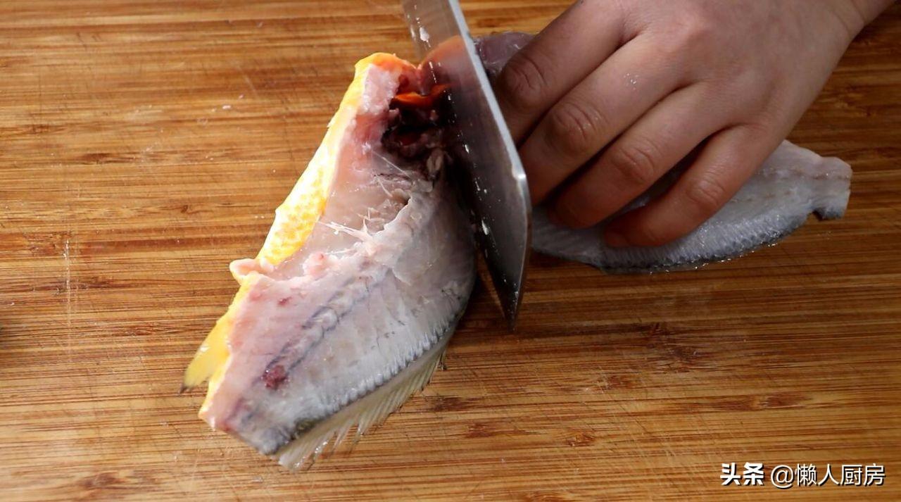 大黄花鱼怎样做好吃? 这样做好吃到停不下来，喷香酥脆