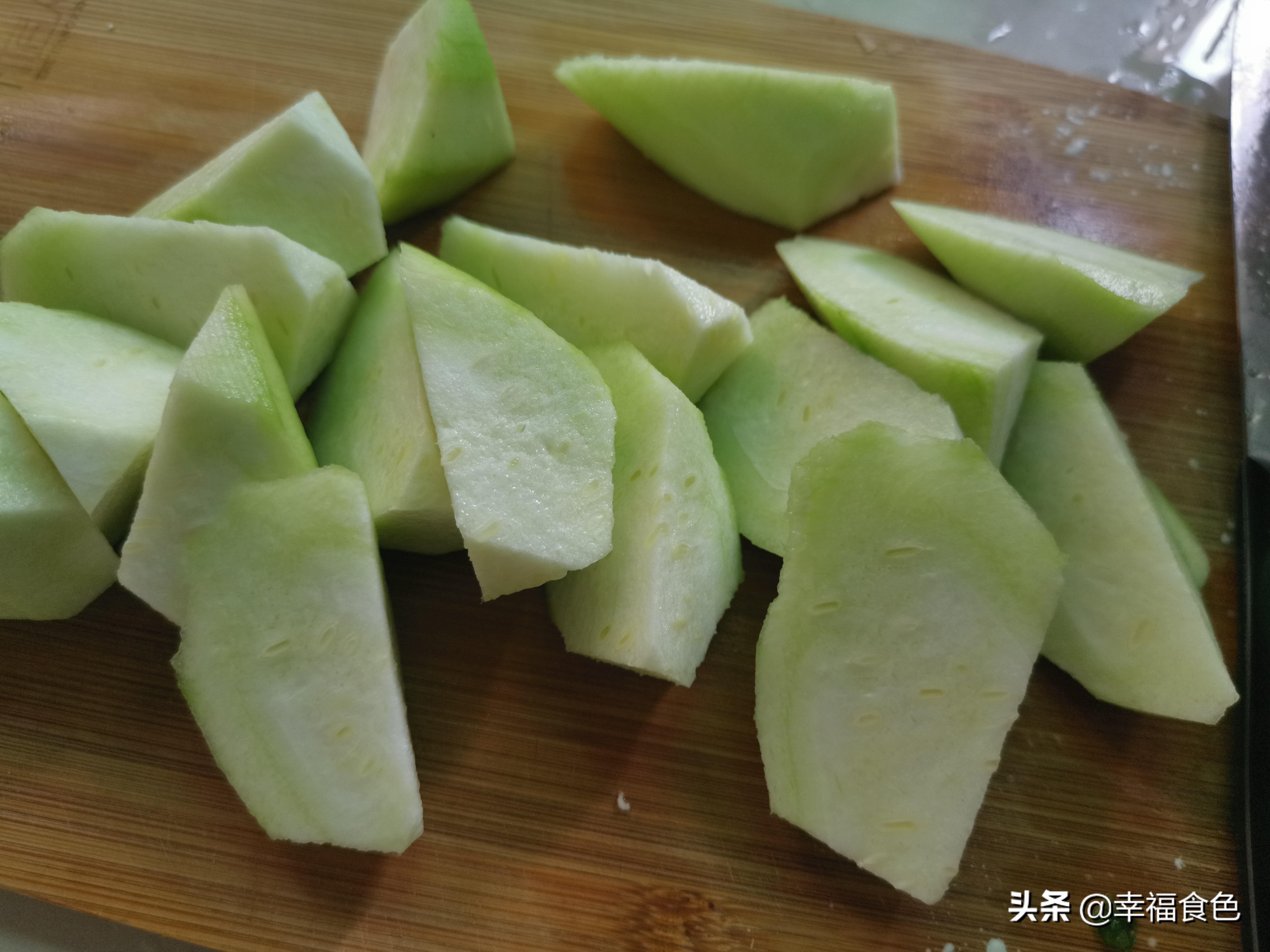 清炒丝瓜怎么做好吃又简单 不发黑不软塌塌，吃起来脆嫩可口，香