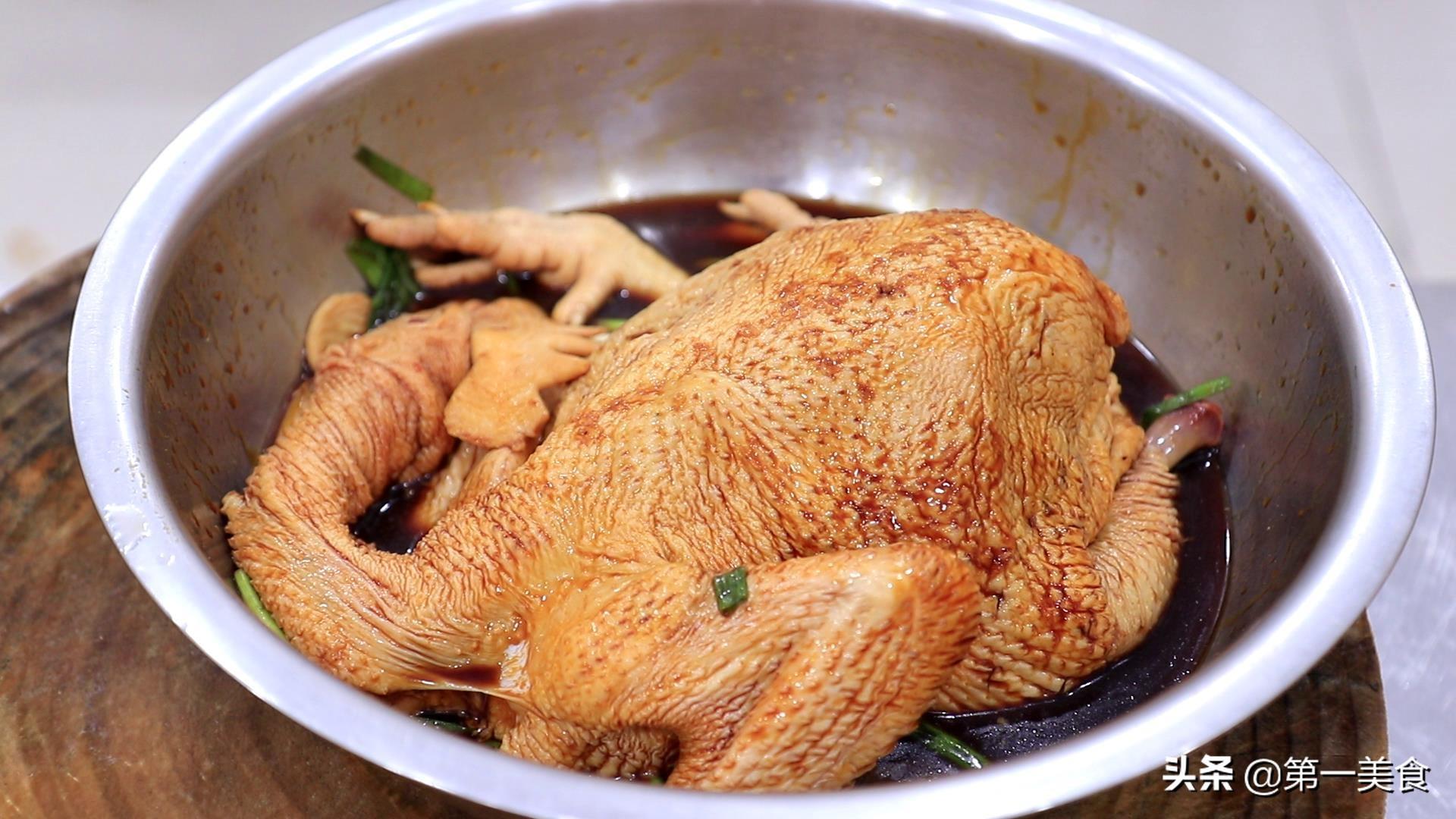 鸡块的做法 鸡肉这样做更省事，简单腌制不加水，整个放入锅中蒸，软烂又入味