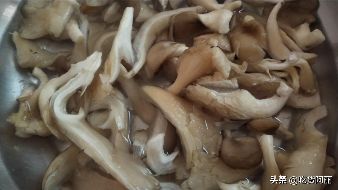 椒盐蘑菇怎样做好吃 秘制做法：只需要一招，比小酥肉都香