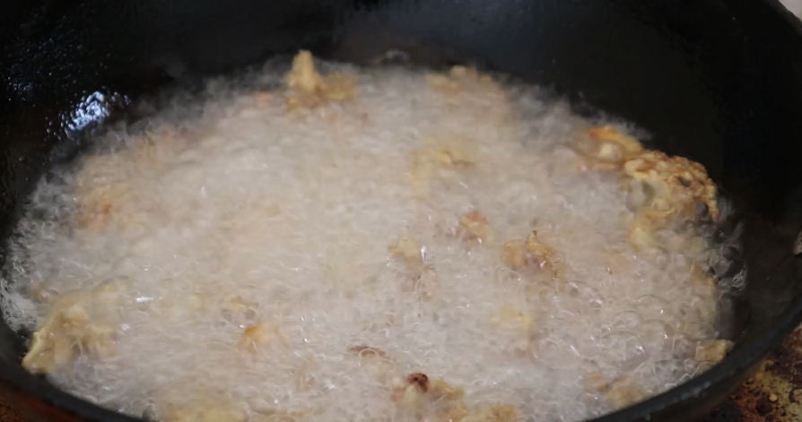 椒盐平菇最简单的家庭做法 ，酥脆可口，一点也不油腻，咬一口满嘴香