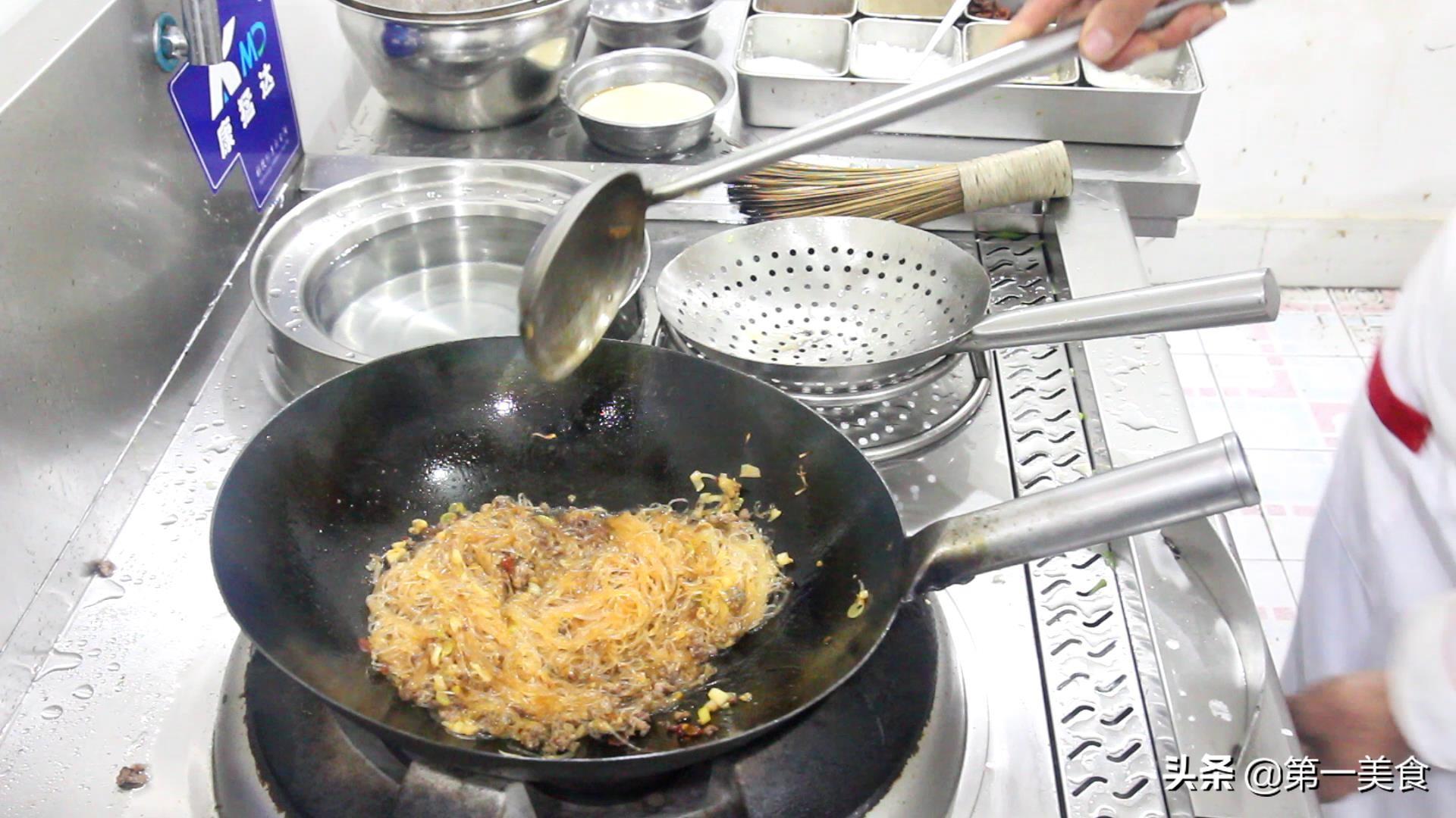 肉末炒粉条的正宗做法 一个小技巧，解决了粉条发粘坨块的问题