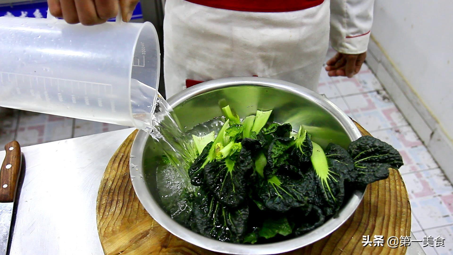 简易青菜做法 教你最简单做法，翠绿油亮又鲜嫩爽口