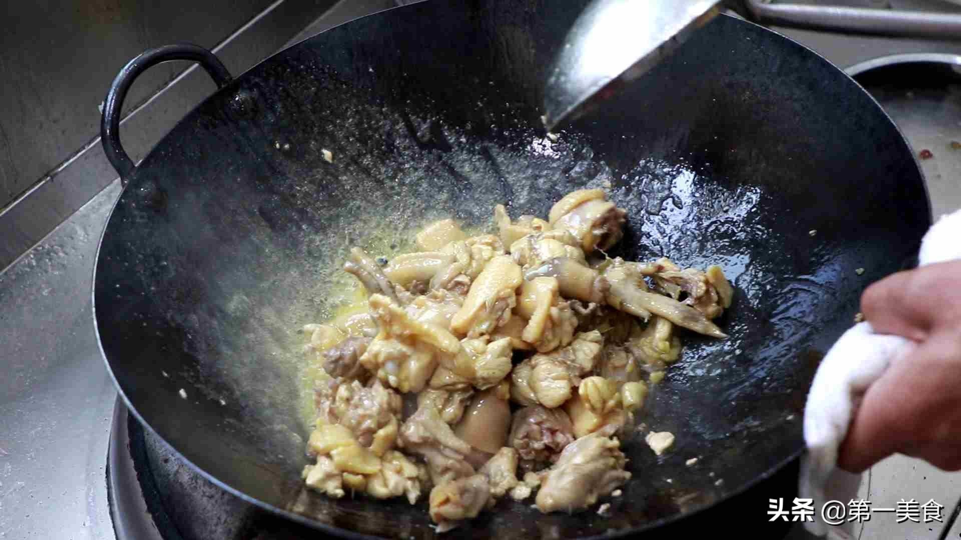 辣子鸡家常最简单的做法 家常炒鸡麻辣入味有技巧，炒出来特别香