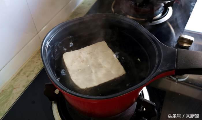冻豆腐的懒人做法 ，不用炒，不油炸，简单这样做，吃完一盘还想吃