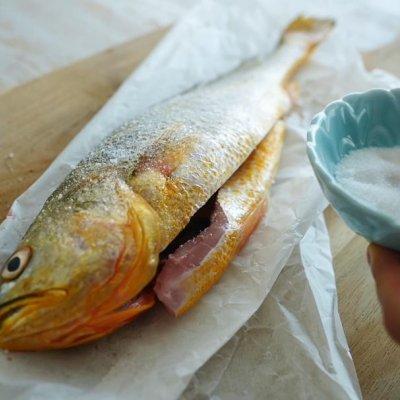 如何烧黄鱼好吃  大口吃鱼，超大口吃饭，这个夏天哪会没胃口