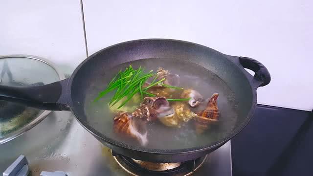 海螺怎么煮好吃又简单？一煮一切原汁原味，趁着媳妇不在家独自享用！