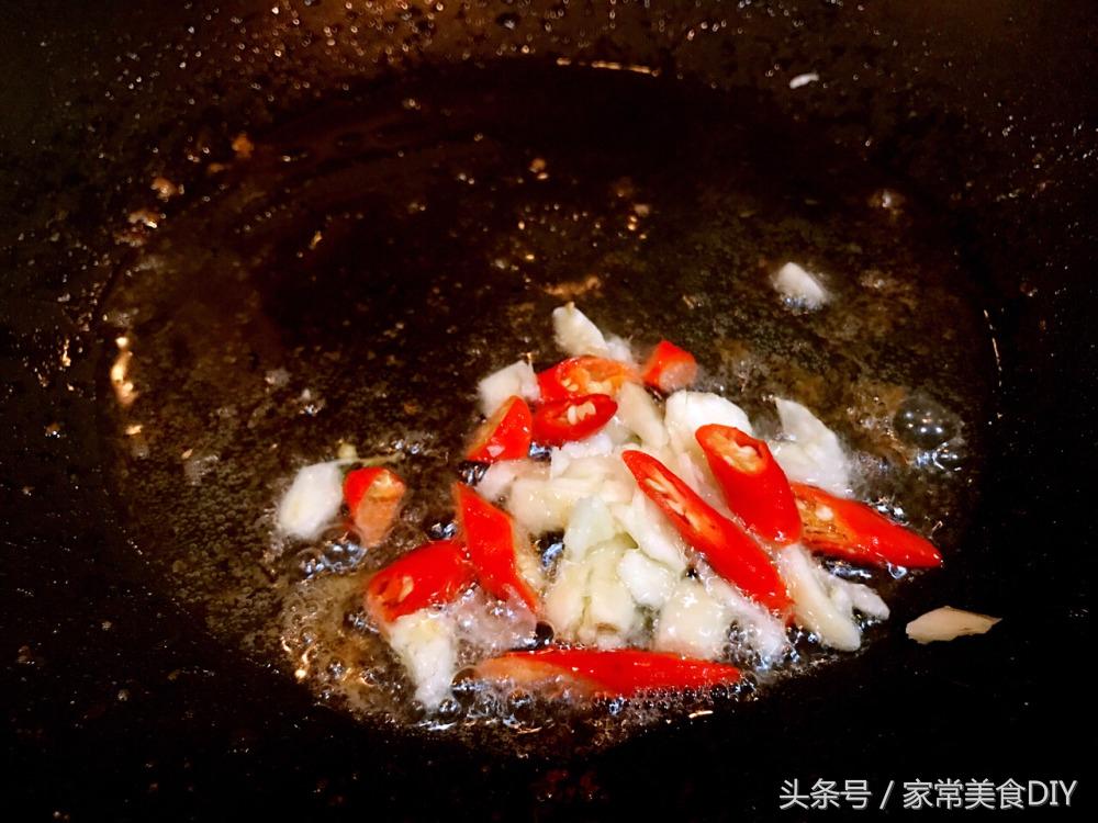 培根炒什么菜最好吃 简单一炒就上桌，比大鱼大肉都香，超级下饭