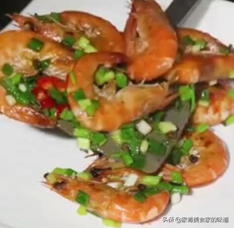 葱爆大虾的家常做法 ，葱香浓郁、虾肉鲜嫩，一道旺火速成的快手菜