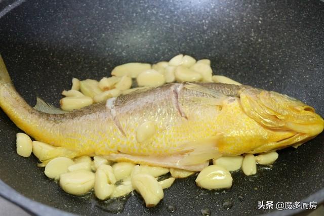 冰冻大黄鱼怎么做好吃 ？教你一道菜，鲜香味美又下饭，中秋节就做它