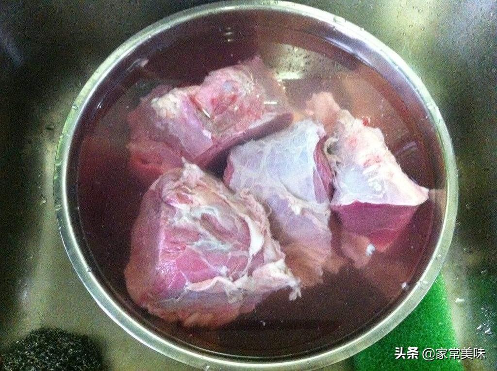 炖牛肉怎么做好吃 炖牛肉有窍门：记住“三放三不放”，牛肉软烂香浓，不柴也不腥