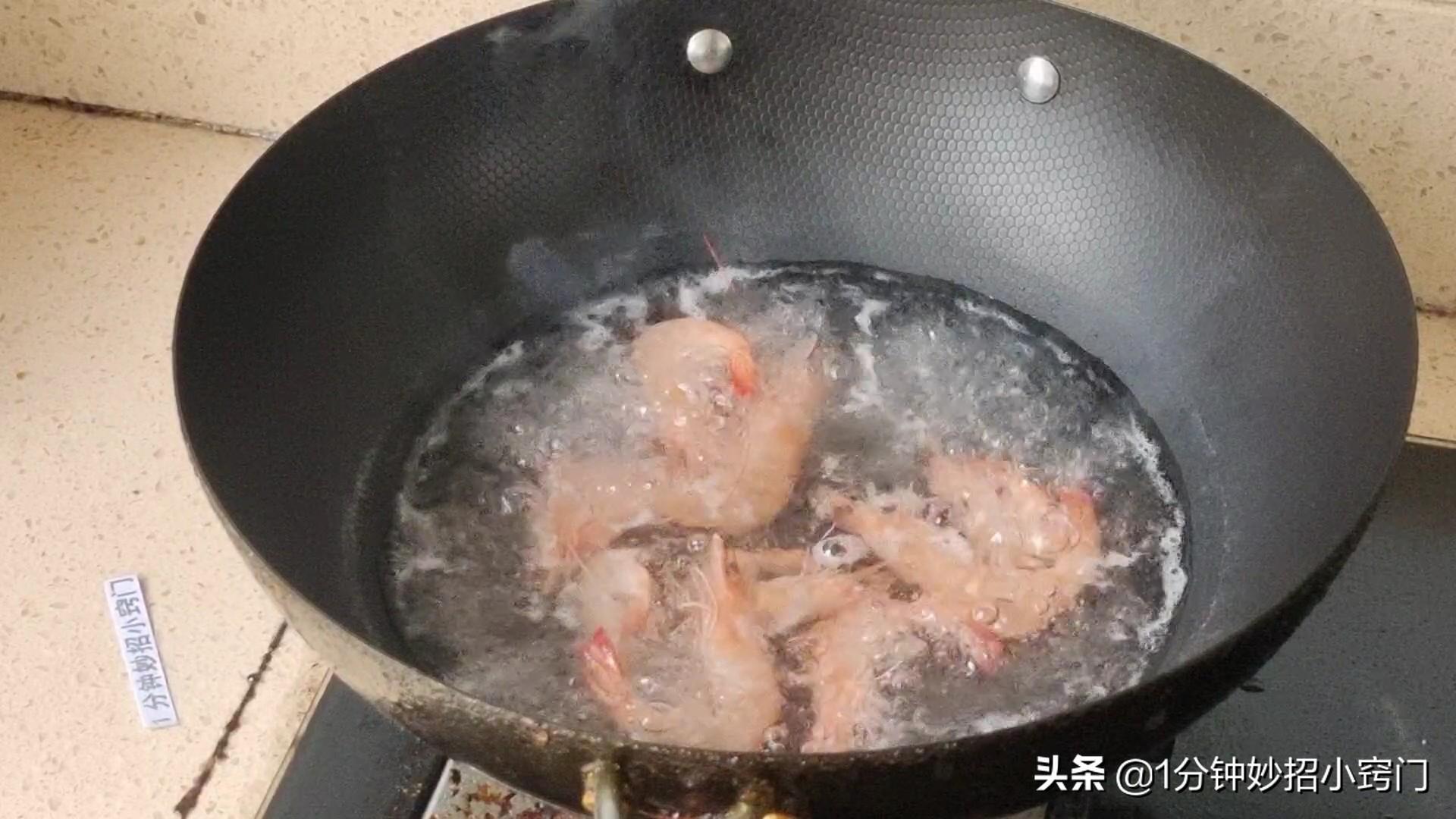 冻虾仁怎么做好吃又简单 煮冻虾，加这步，虾肉不腥不柴，鲜嫩入味