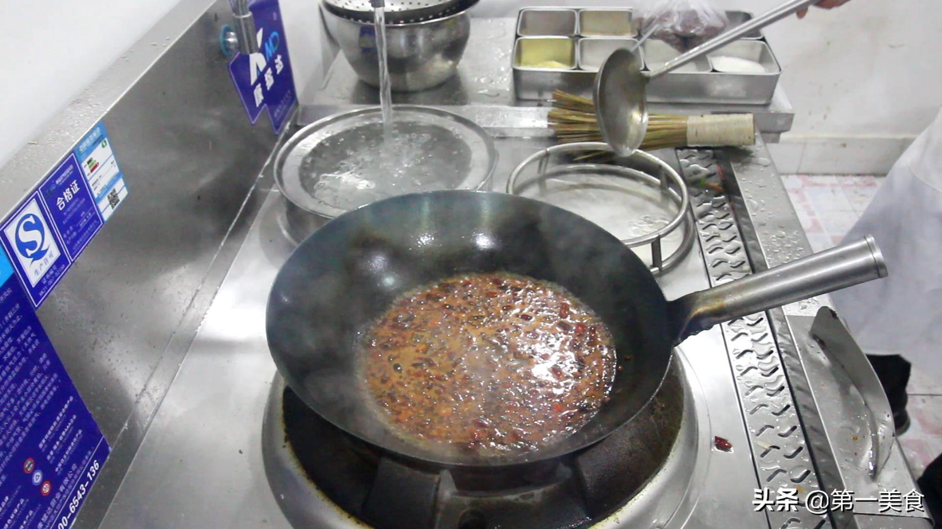 水煮肉片的做法和步骤 味道香辣，肉片滑嫩，吃起来余味无穷