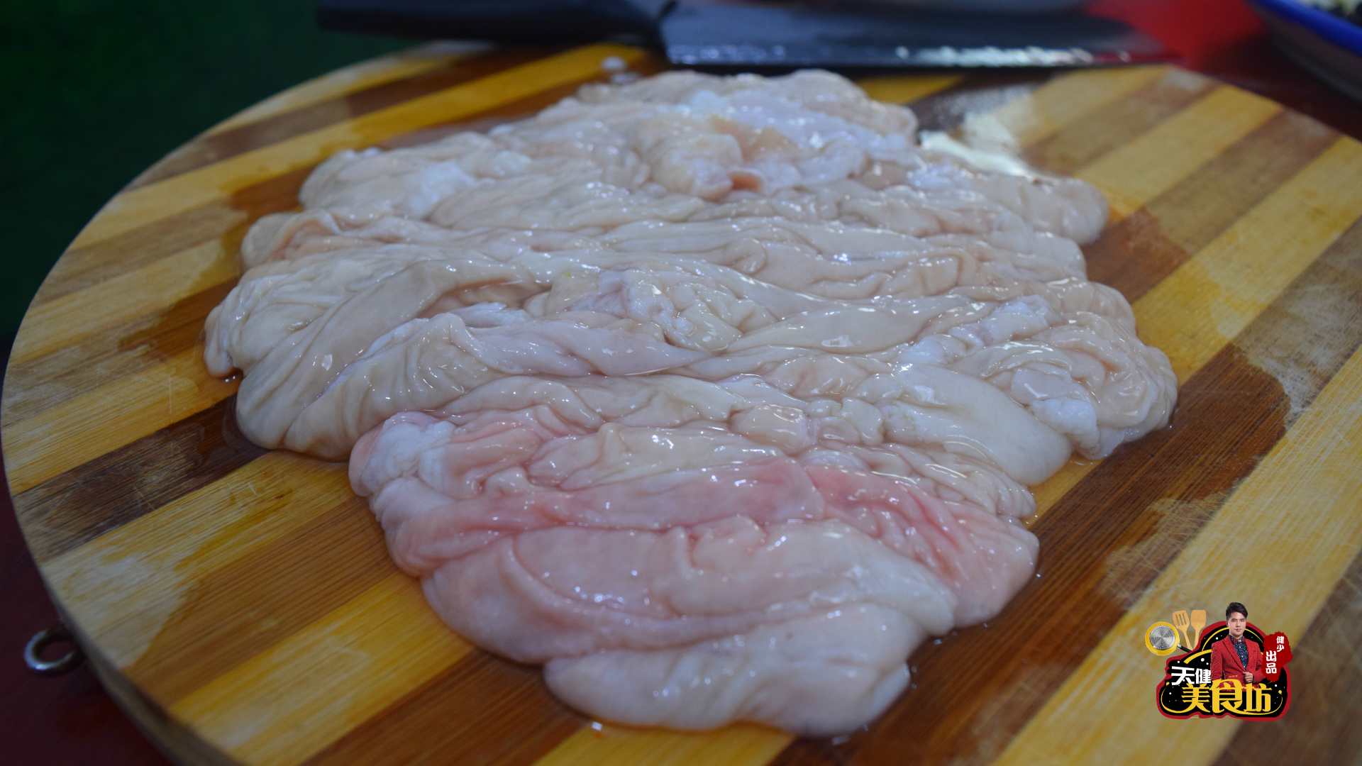 大肠怎么炒好吃又简单 ，多做这1步，炒出来的猪大肠脆爽可口，好吃极了