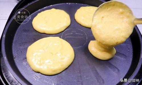 玉米面饼的做法 ，面应该这么和，吃起来才外皮酥脆、咸香味美