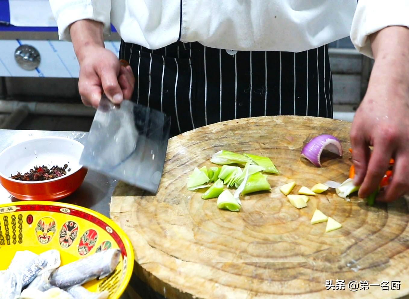 干炸带鱼怎么做酥脆好吃 炸之前该怎样腌制，告诉你正确做法