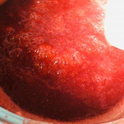 草莓酱制作过程 自制无水版草莓酱，再也不用买了