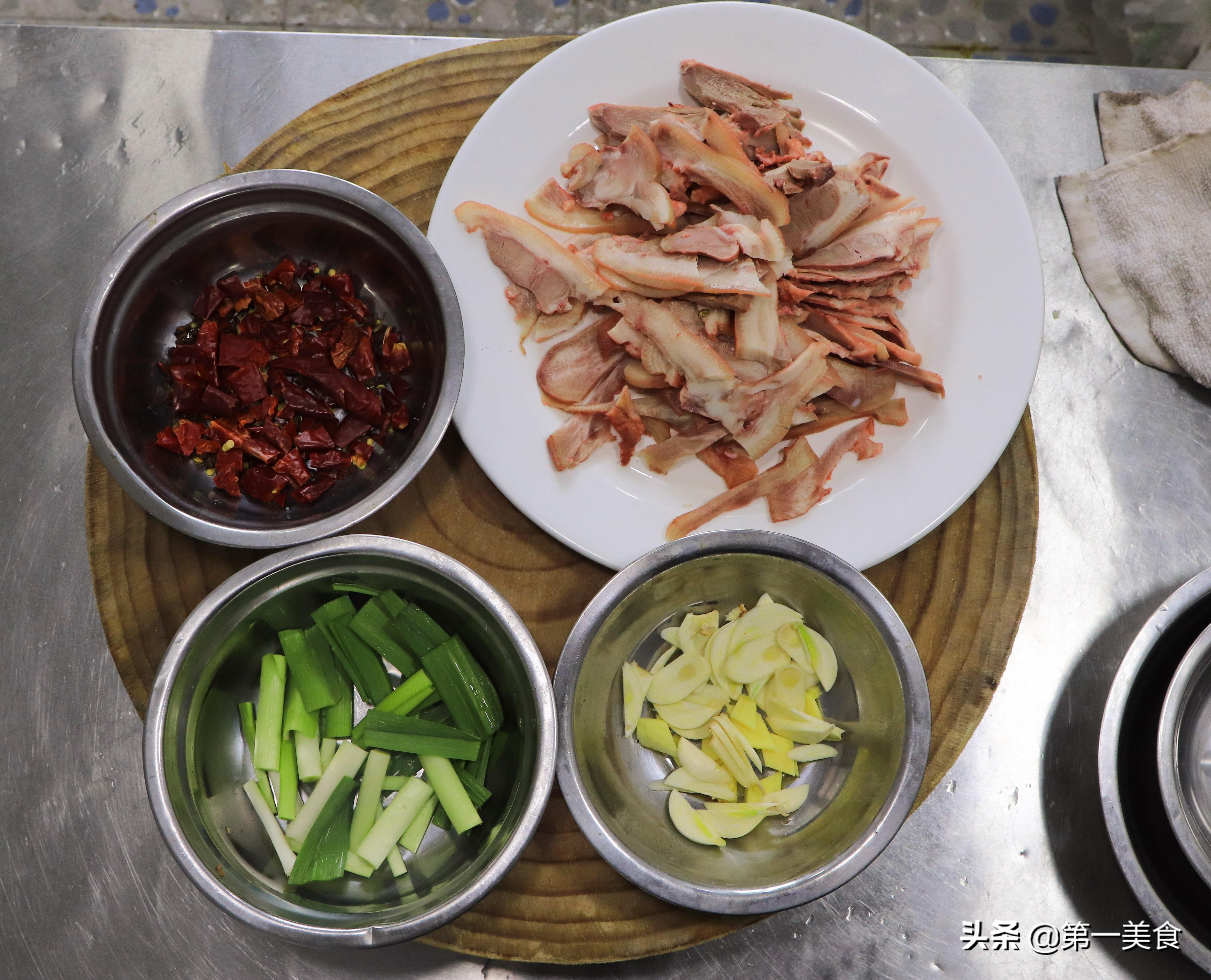 炒猪头肉的做法  ，香辣入味，越吃越想吃