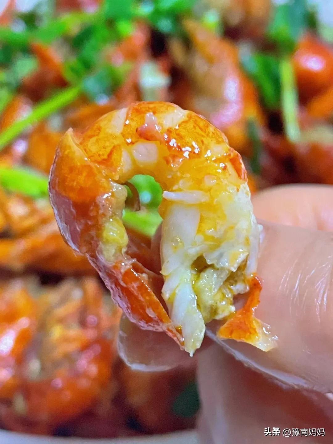 正宗蒜蓉小龙虾的做法窍门 ，蒜香浓不发苦,虾肉Q弹,太好吃了