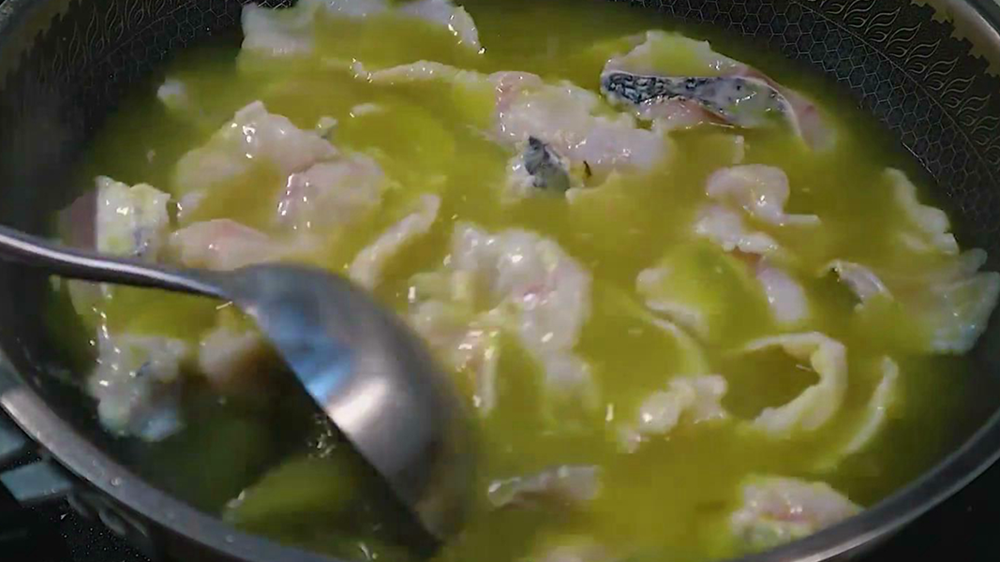 酸菜鱼怎么做：分享家常做法 ，汤鲜肉嫩酸辣开胃，吃完还能喝汤