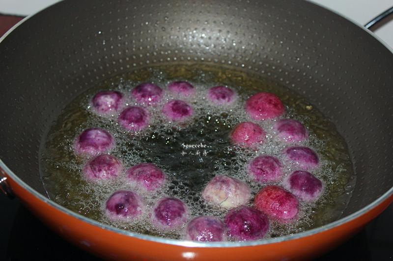 油炸紫薯丸子的做法分享，外皮酥脆，内馅香甜，孩子一盘不够吃
