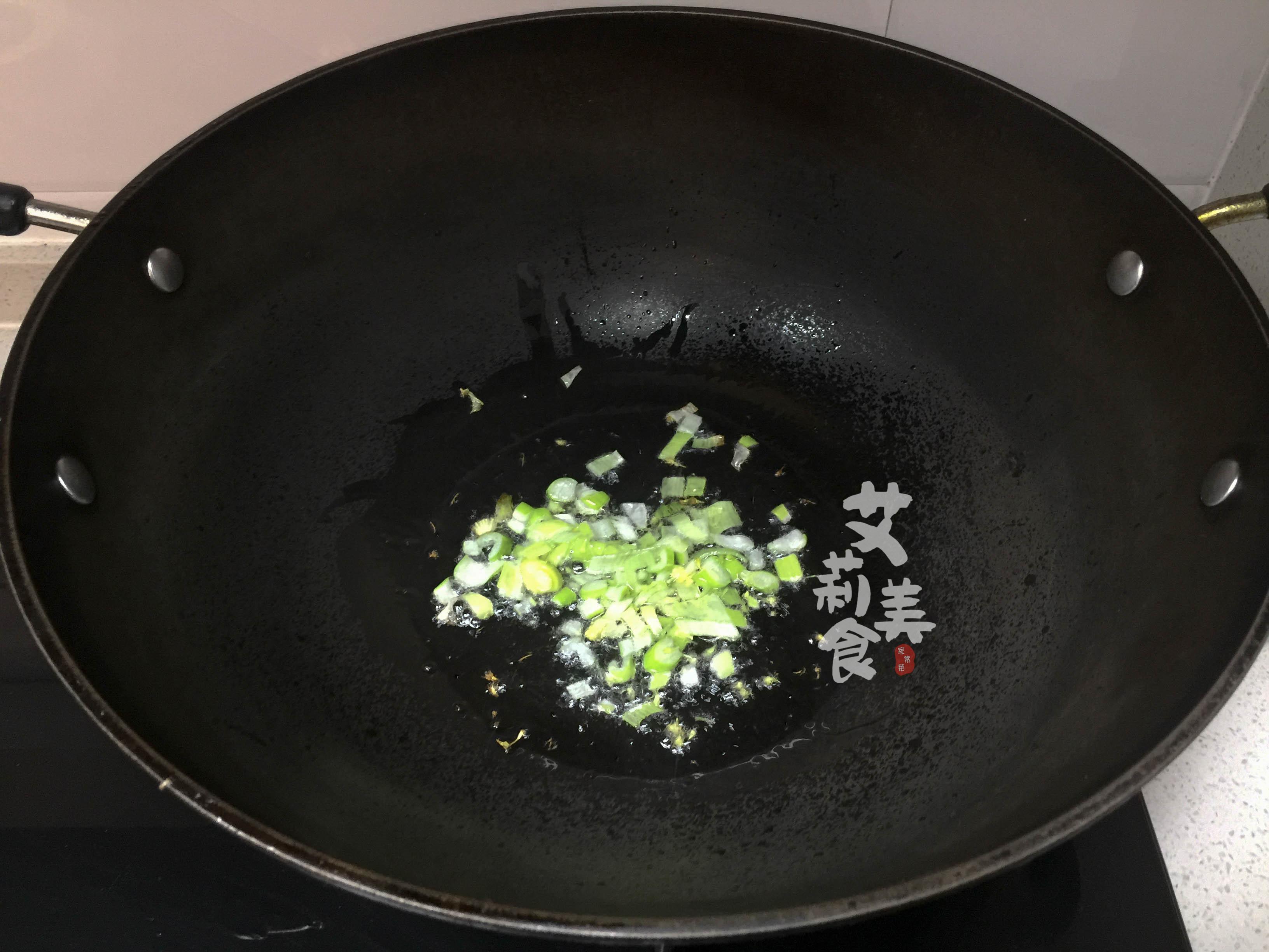 木耳鸡蛋汤的做法步骤  ，很多人都做错了，学会这个小窍门，蛋花漂亮汤又美味