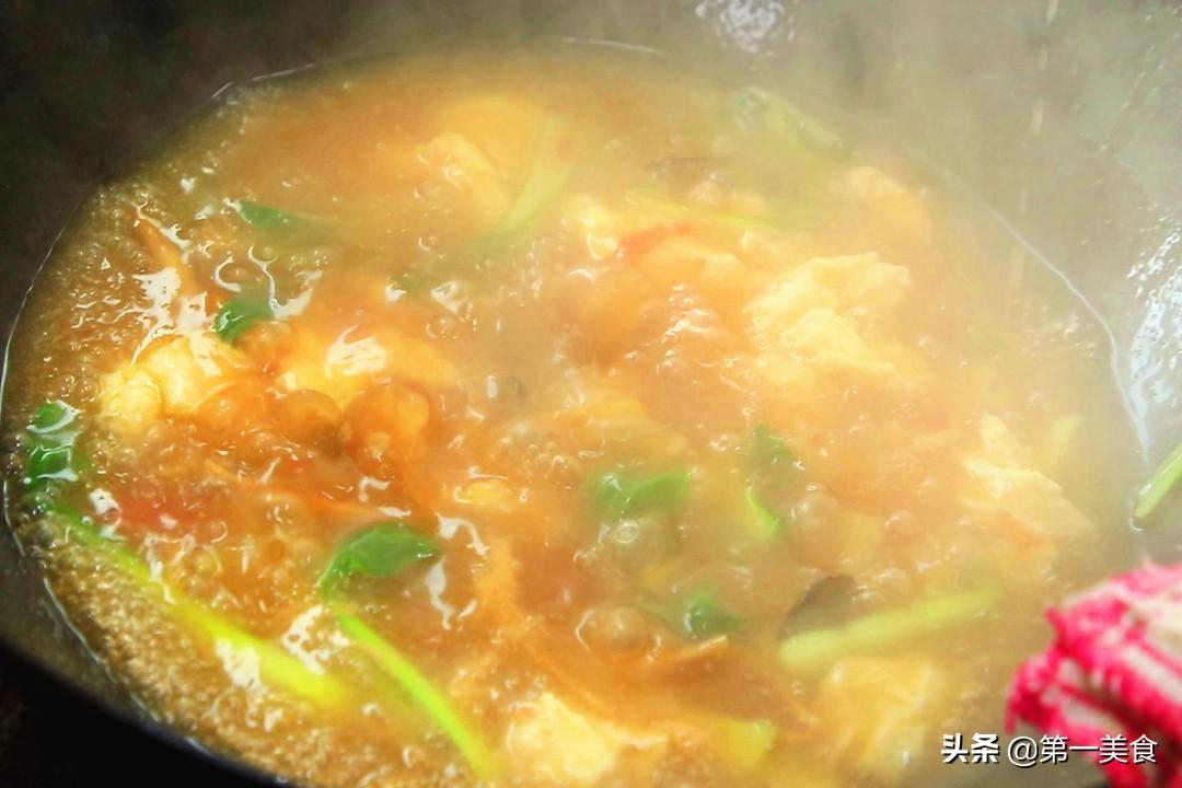 农村老式木耳鸡蛋汤的家常做法、酸酸的真开胃，几块钱的成本做一锅，简单还好喝