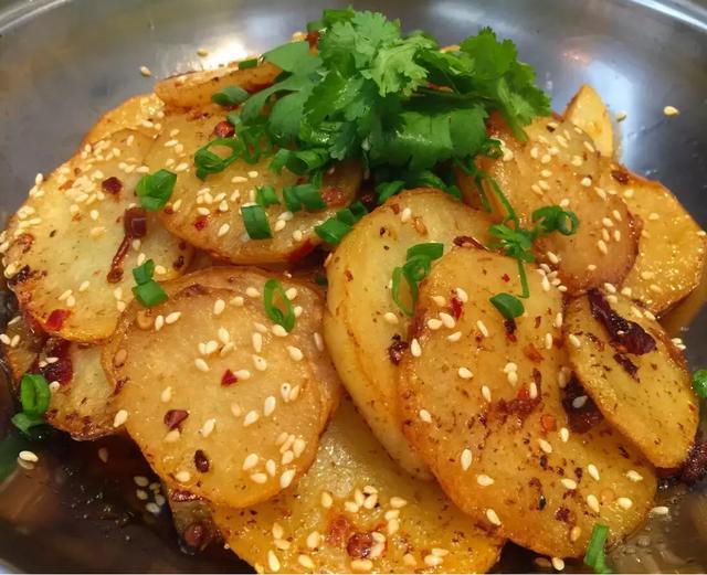 土豆的10种家常做法，香辣可口，一年四季都适合吃