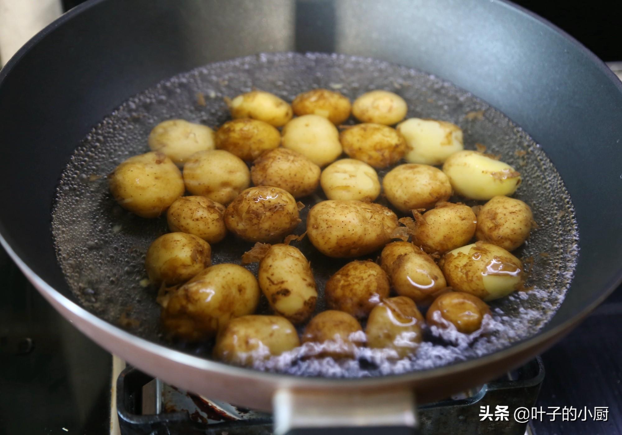 土豆鸡块的做法 ，方法对了，油盐都省了，香糯好吃，主食也省了
