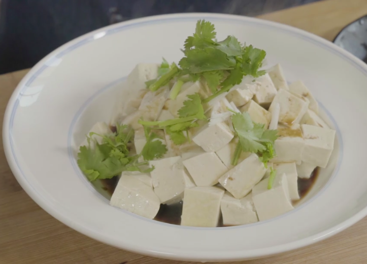 教你这样做油泼豆腐，做法简单，几分钟就能完成，油温控制是关键