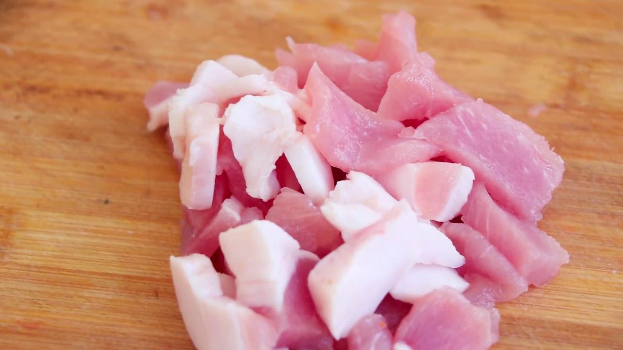 腐竹炒肉的做法分享，太多人喜欢吃，不会腻