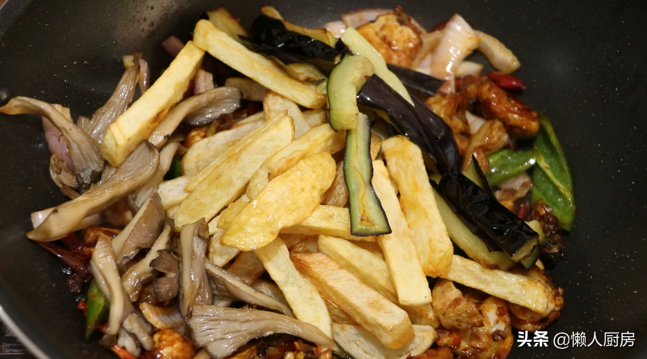 干锅鸡家常做法，有荤有素，香辣入味