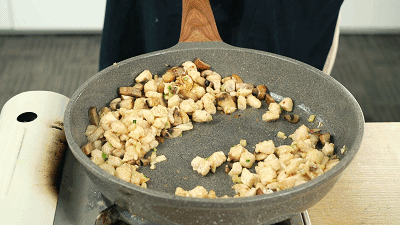豌豆炒鸡丁的家常做法，好吃到爆，刚上桌分分钟被吃光！