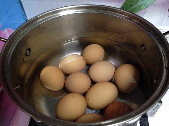 最简单煮酱油蛋的做法