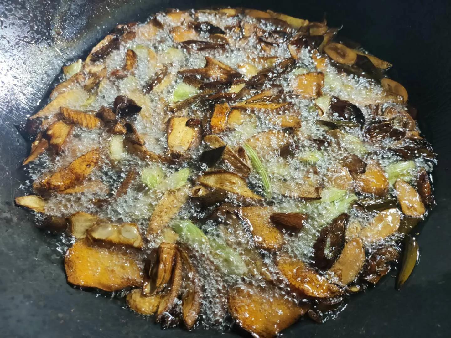 脆黄瓜的腌制方法及步骤 ，切忌直接用盐杀水，大厨教你正确做法，酸辣脆嫩耐保存