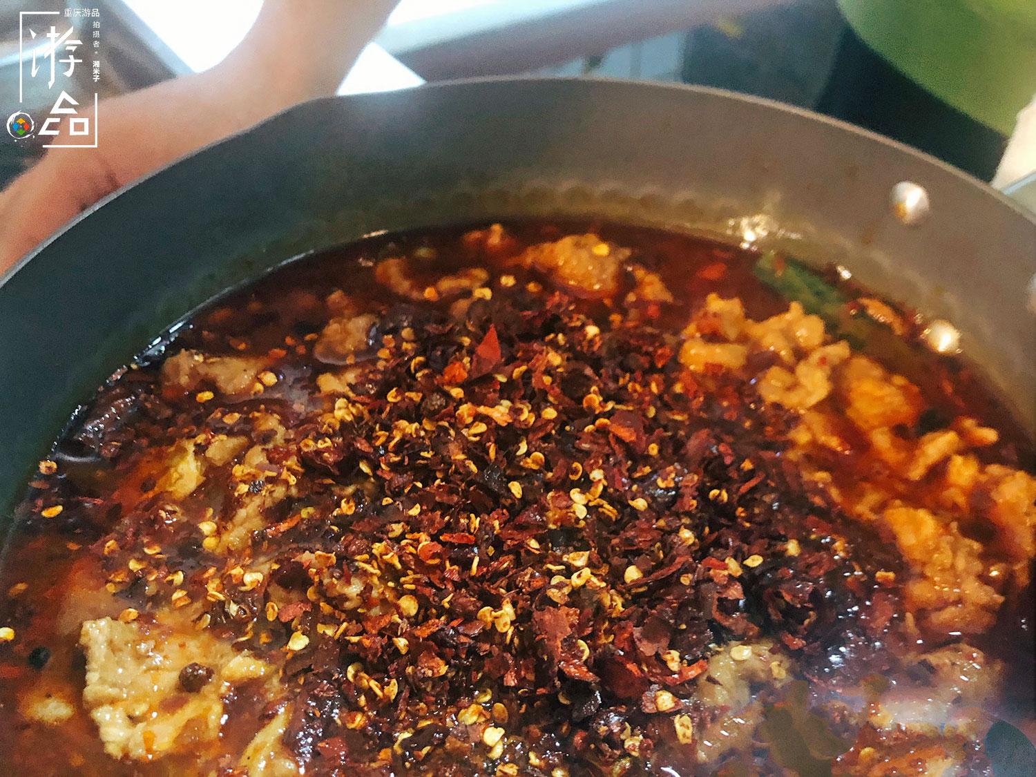 水煮肉片的正确做法：肉片要大，辣椒要自己做，最好把豆芽换掉