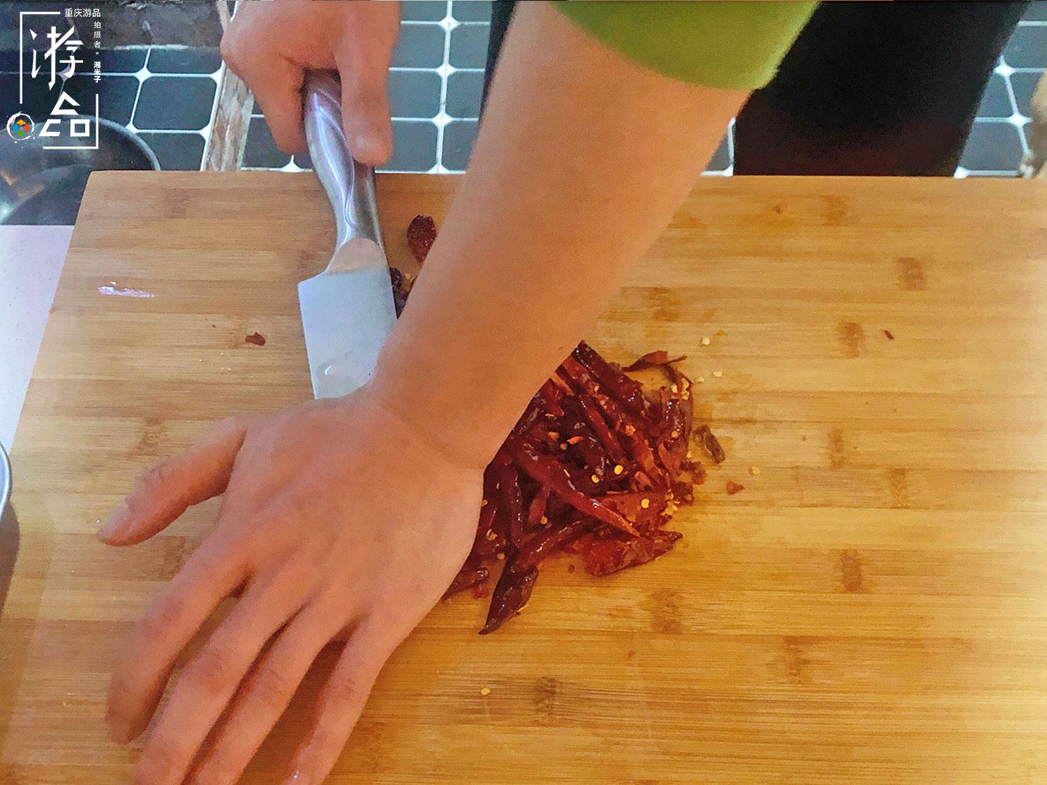 水煮肉片的正确做法：肉片要大，辣椒要自己做，最好把豆芽换掉