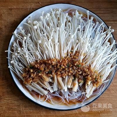 蒜蓉粉丝蒸金针菇的家常做法 ——快手下饭就靠它