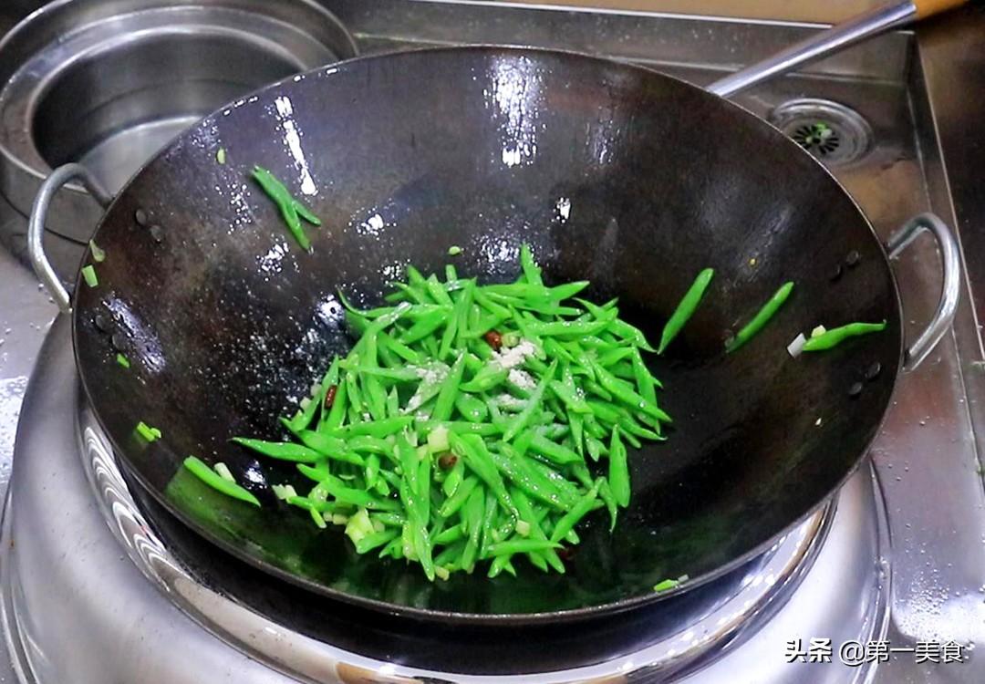 家常炒芸豆的做法，满满都是小技巧，清脆可口又简单