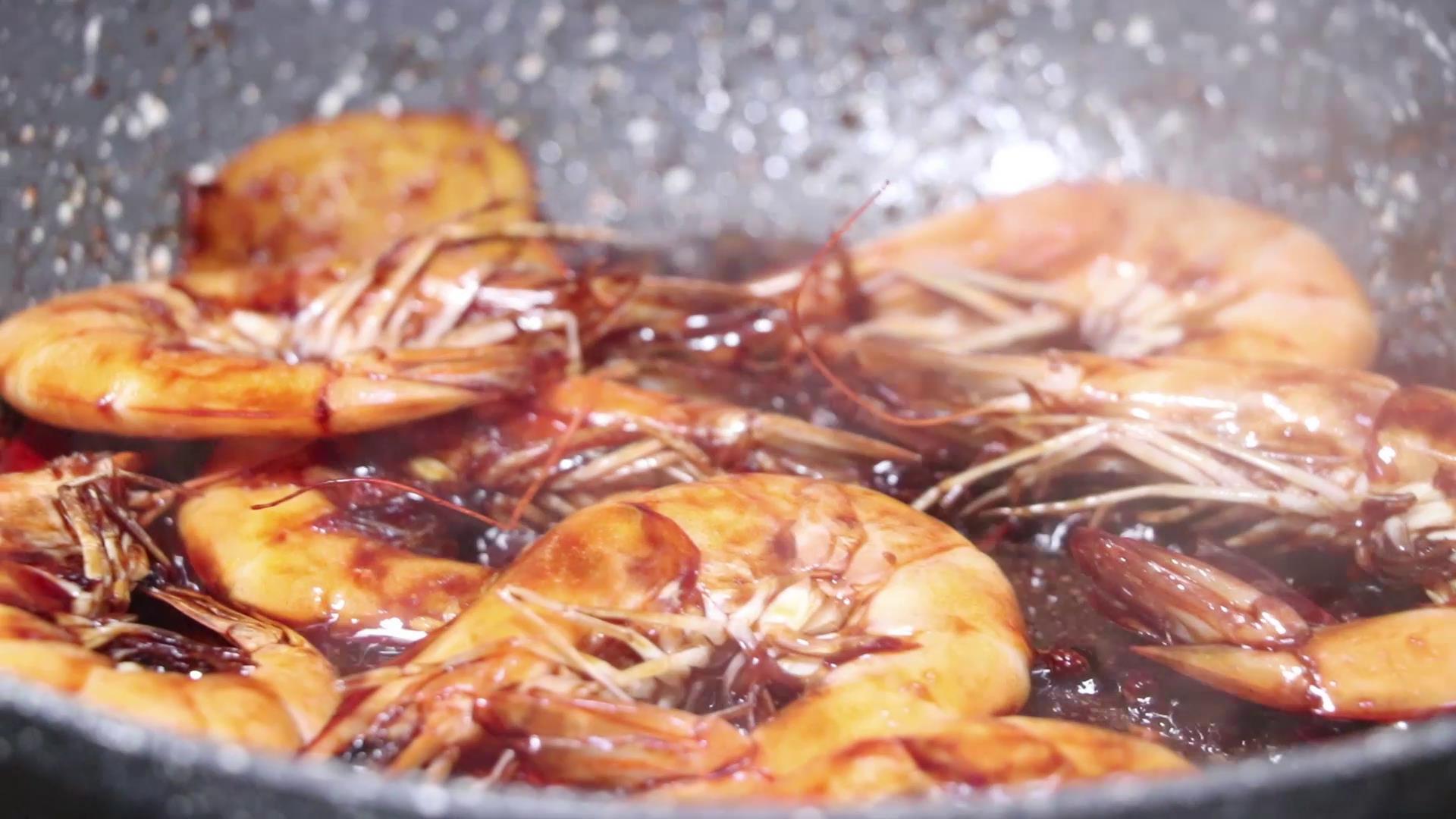 糖醋虾家常做法 ，皮酥肉嫩，最适合懒人的做法