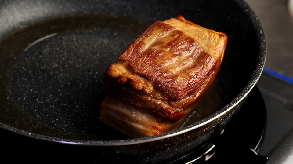 白菜炖猪肉粉条的做法，先放白菜还是猪肉？都不对，大厨教你正确做法