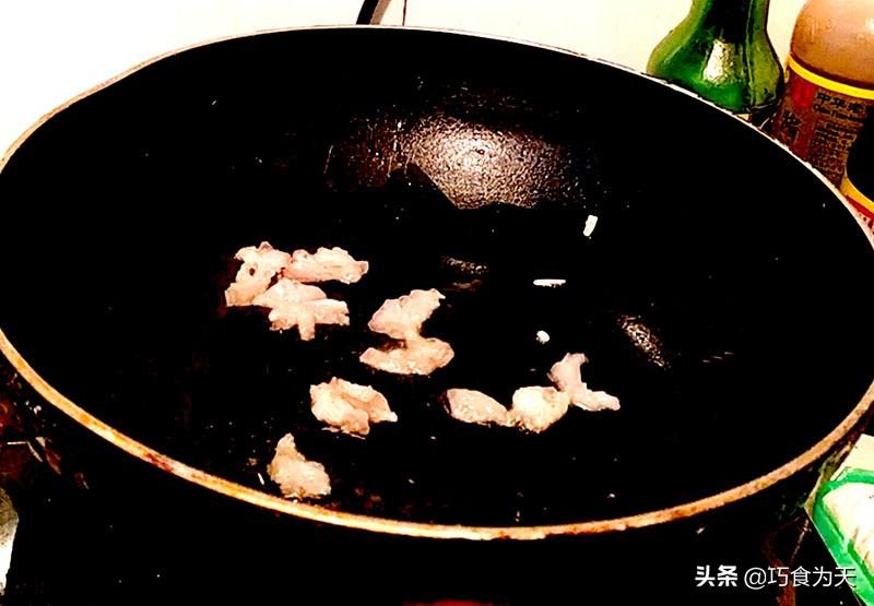 白菜炒肉的家常做法，大厨说要做好2个关键步骤，香浓入味又下饭