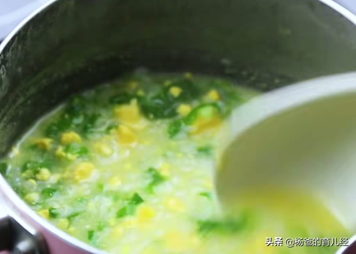 美味的蔬菜蛋黄粥的做法 ，简单好吃又清淡