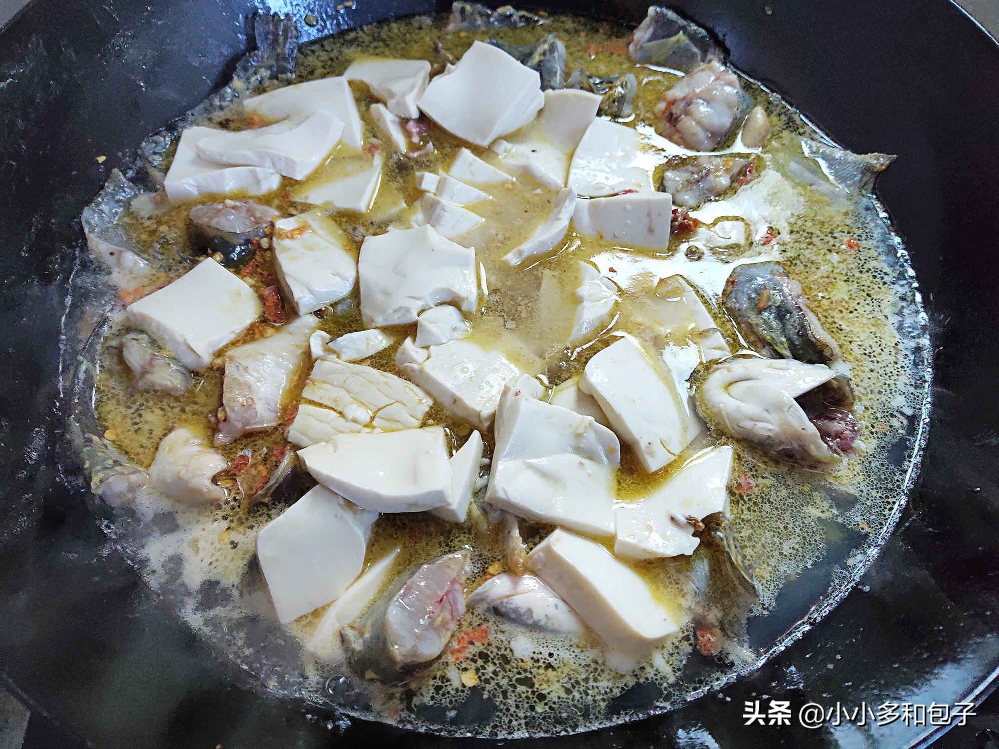 豆腐烧鲶鱼的做法大全  ，鱼鲜豆腐嫩，加点这个更鲜还不腥